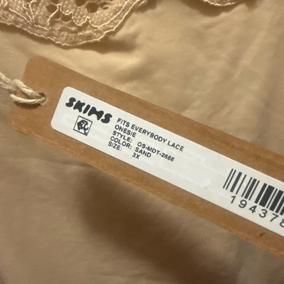 SKIMS Fits Everybody Lace Onesie Size 3X in clay - Picture 3 of 7